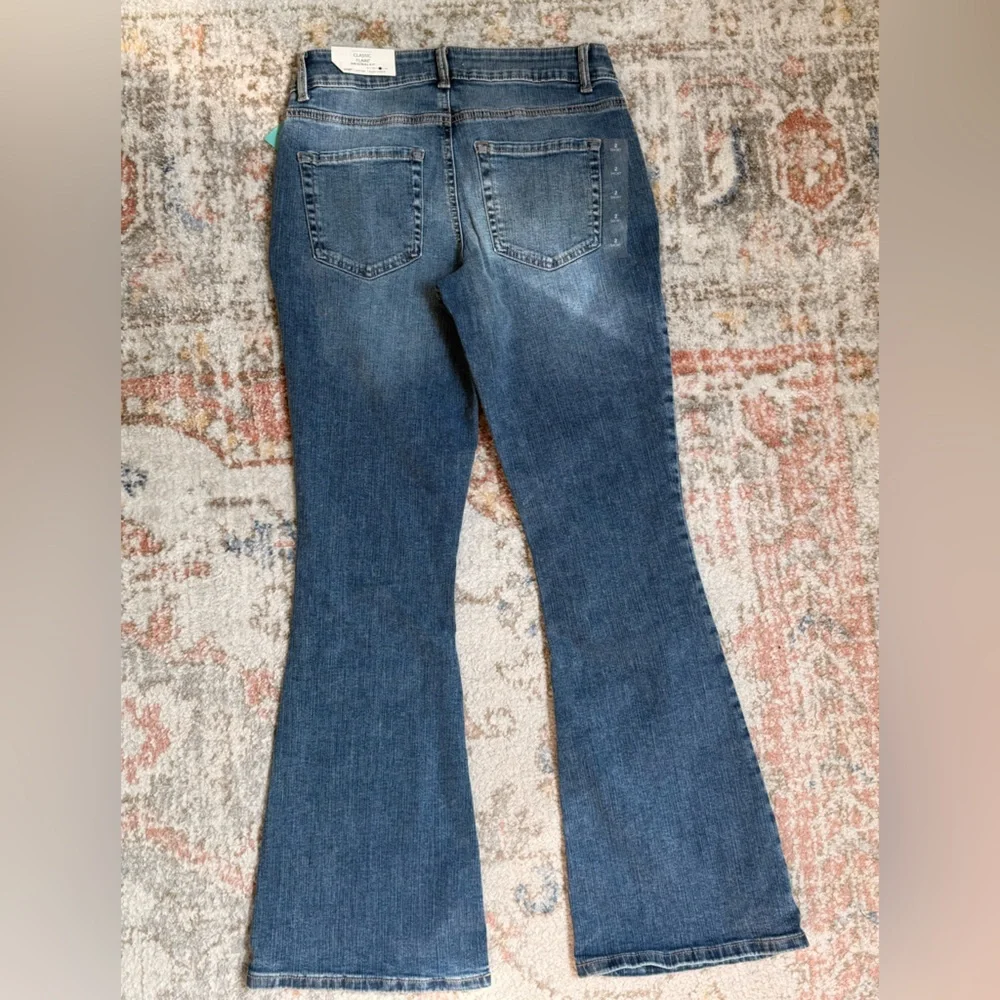 Maurice’s Classic Flare Original Fit Size 2 SHORT - Picture 2 of 2